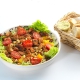 De viersprong maaltijdsalade gegrilde kip